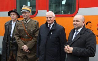 Wizerunek Jana Piwnika "Ponurego" ozdobił pociąg który będzie kursował po torach województwa świętokrzyskiego.