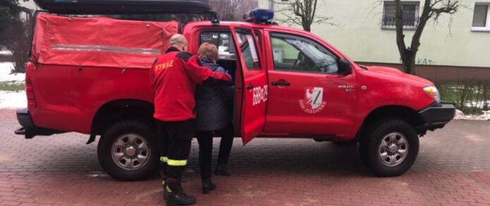 Strażacy ochtnicy z powiatu wołomińskiego pomagają dotrzeć na szczepienia