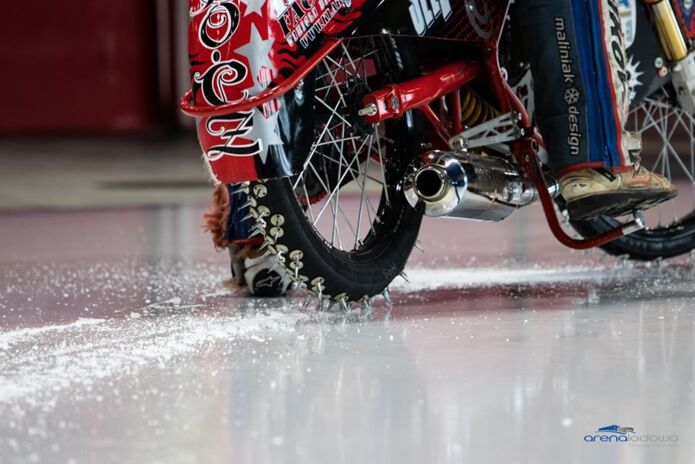 Pierwszy trening przed Mistrzostwami w żużlu na lodzie odbył się w Arenie Lodowej