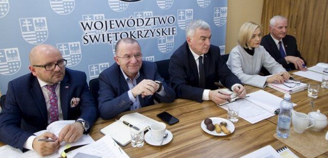 ​Za nami piąte posiedzenie zarządu województwa świętokrzyskiego pod przewodnictwem marszałka Andrzeja Bętkowskiego