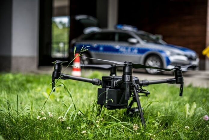 ​Policyjny dron monitorował przejścia dla pieszych